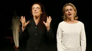 Adriano Olivetti - Il sogno possibile - Laura Curino e Lucilla Giagnoni in scena