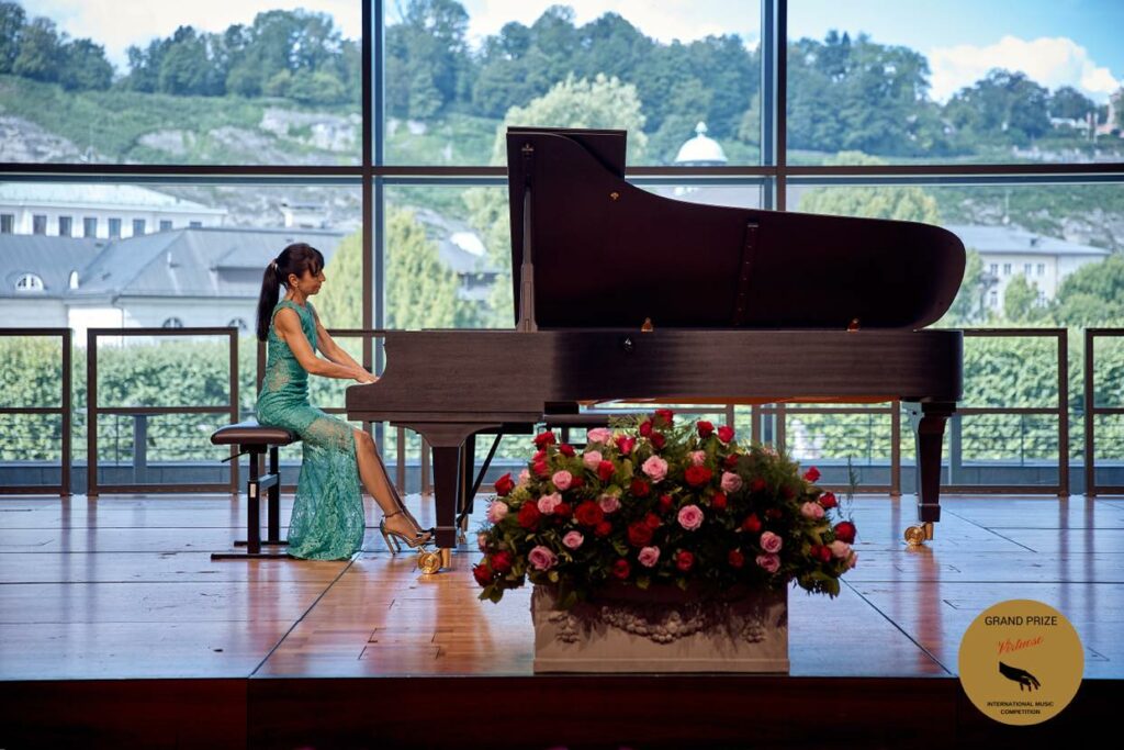 Cinzia Dato al pianoforte