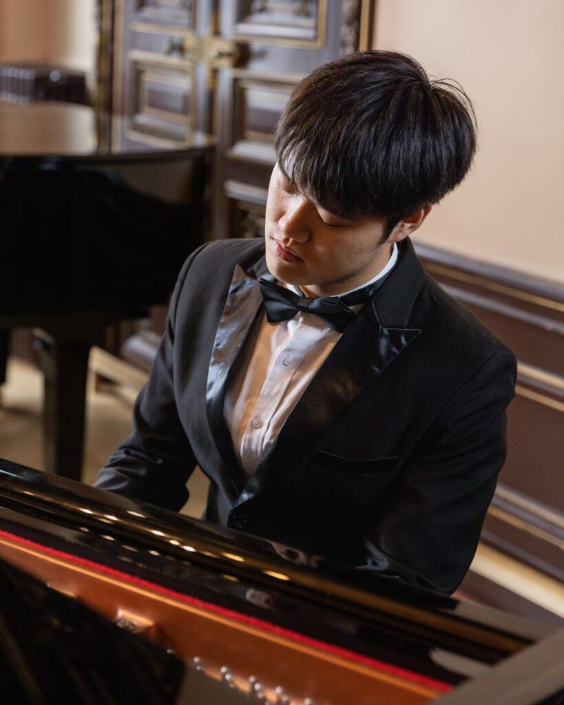 Zhiqiao Zhang - giovane pianista