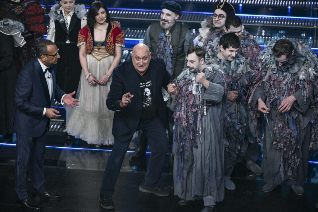 Dario D’Ambrosio e il teatro Patologico - Sanremo 2015 - terza serata 